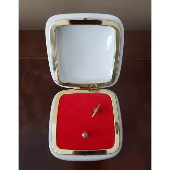 Heritage House Melodies of Christmas Music Box Porcelain Joy to the World - Picture 2 of 3